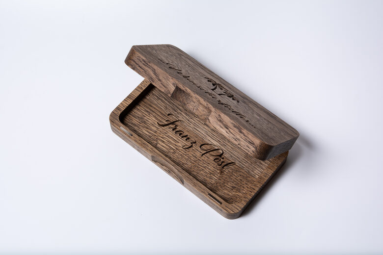 Naudas dāvanu lādīte ar gravējumu iekšpusē