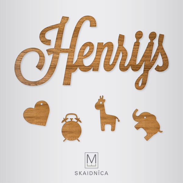 HENRIJS koka uzraksts ar bērna vārdu un dzimšanas informāciju