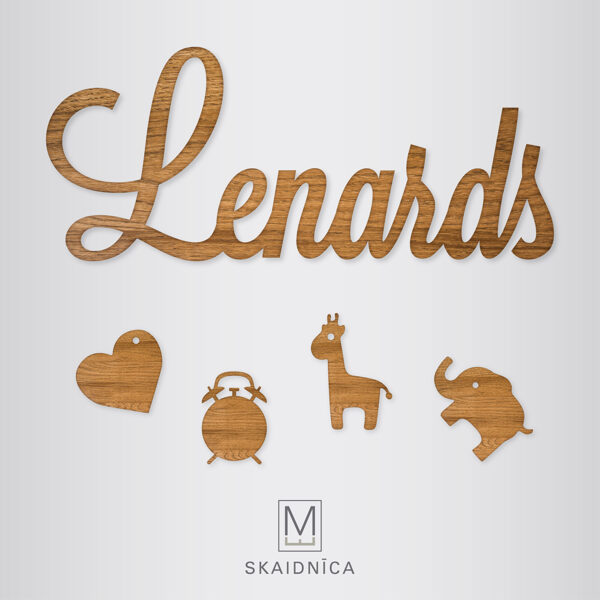 LENARDS koka uzraksts ar bērna vārdu un dzimšanas informāciju