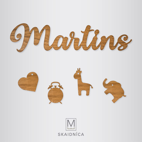 MARTINS koka uzraksts ar bērna vārdu un dzimšanas informāciju