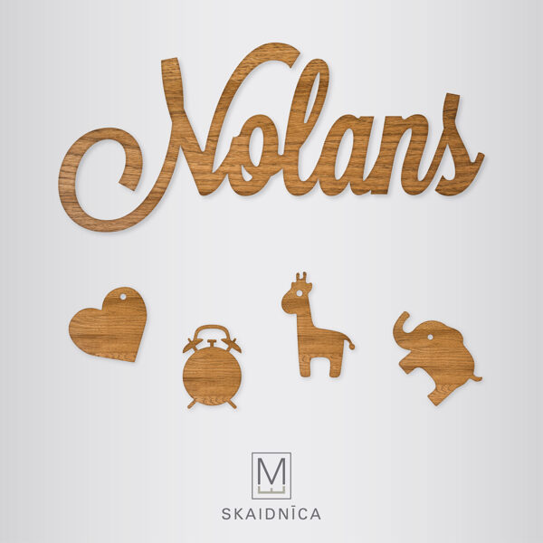 NOLANS koka uzraksts ar bērna vārdu un dzimšanas informāciju