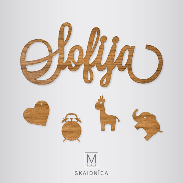 SOFIJA koka uzraksts ar bērna vārdu un dzimšanas informāciju